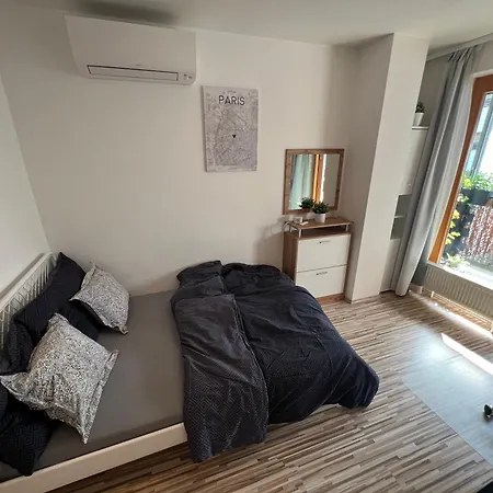 Homestay Terrace Aircondition Downtown Metro C Budejovicka Prague