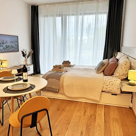 New Studio, King Bed, Free Parking, Terrace Prague