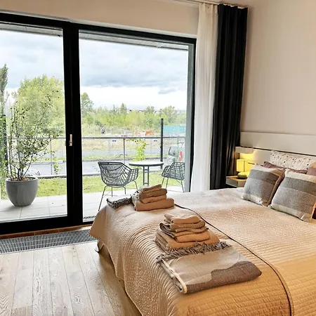 New Studio, King Bed, Free Parking, Terrace Apartment