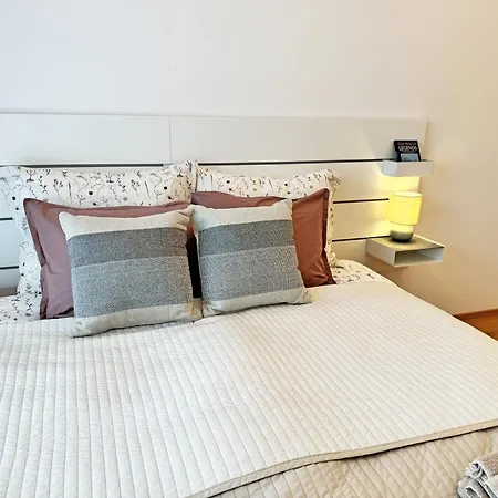 New Studio, King Bed, Free Parking, Terrace Apartment *
