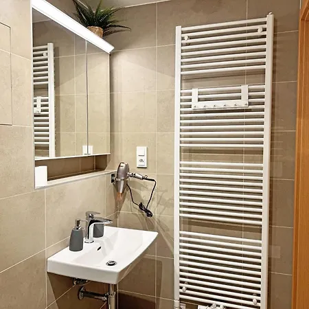 New Studio, King Bed, Free Parking, Terrace