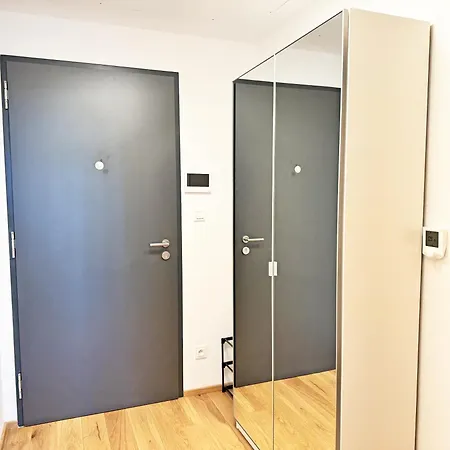 New Studio, King Bed, Free Parking, Terrace Apartment