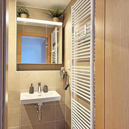 New Studio, King Bed, Free Parking, Terrace Apartment *