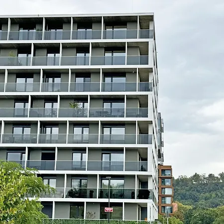 New Studio, King Bed, Free Parking, Terrace Apartment *