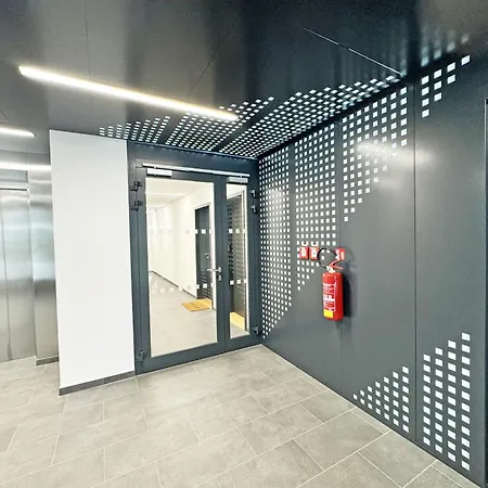 New Studio, King Bed, Free Parking, Terrace * Prague