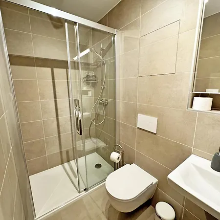 Apartment New Studio, King Bed, Free Parking, Terrace *