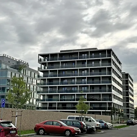 New Studio, King Bed, Free Parking, Terrace * Prague