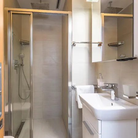 Апартаменты Wishlist Residences - Karlin Free Parking