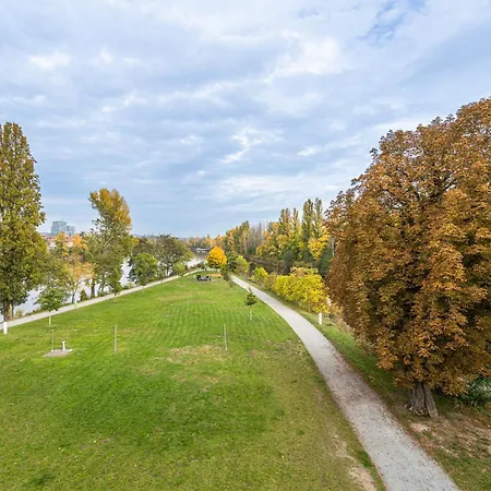 Апартаменты Wishlist Residences - Karlin Free Parking *
