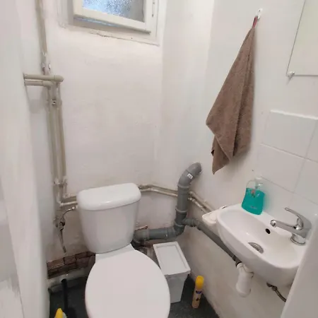 In House With Private Parking And Garden Penzion