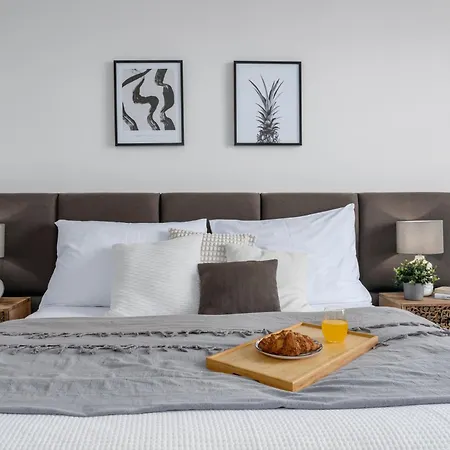 Apartment Days - 1bdr - Workspace - Near Castle *