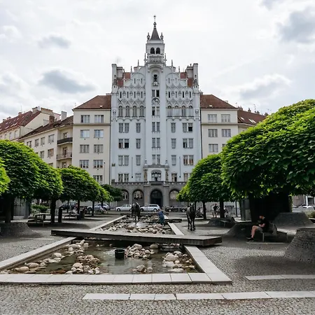 Days - 1bdr - Workspace - Near Castle Apartment Prague