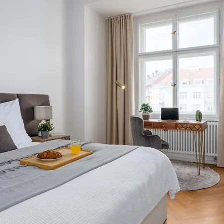 Days - 1bdr - Workspace - Near Castle *