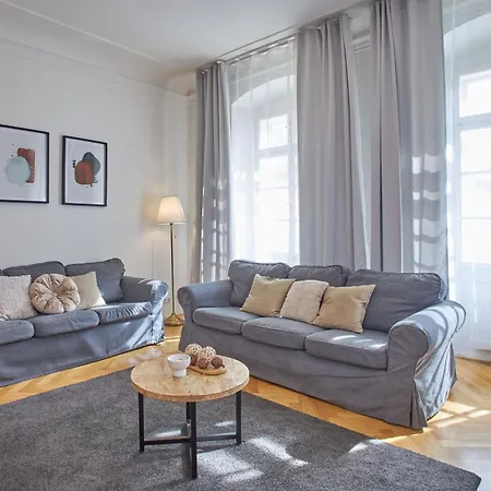Charles Bridge Apartman Prága