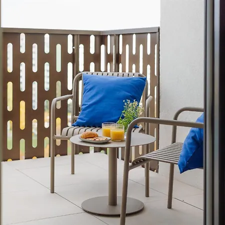 Good Vibe Near Metro - Garage, Air-conditioning, Vinyl Player Apartman