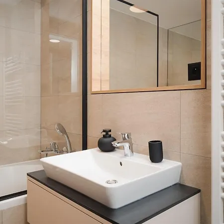 Good Vibe Near Metro - Garage, Air-conditioning, Vinyl Player Apartman Prága