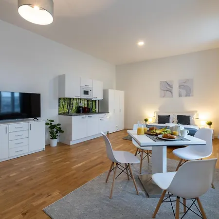 Petrska Apartment *