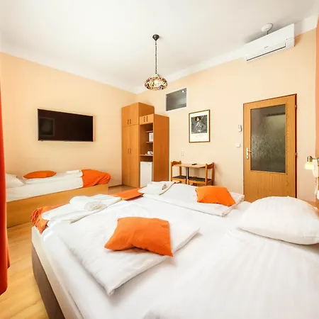 Golden Garni Hotell 3*