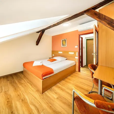 Golden Garni Prag
