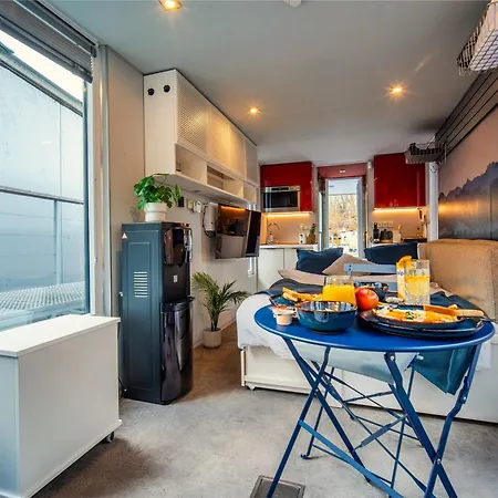 Houseboat Neptun With Paddle Boat - On The River Botel *