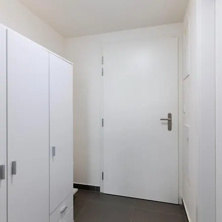 Apartment 200mb Wifi, Supermarket On-site, 12min Center