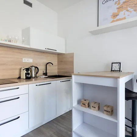Apartment 200mb Wifi, Supermarket On-site, 12min Center Prague