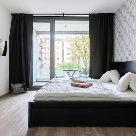 200mb Wifi, Supermarket On-site, 12min Center Apartment *