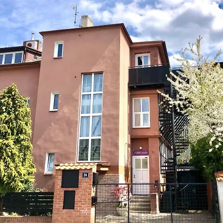 Flat With Heart&art For 6 Apartmán Praha
