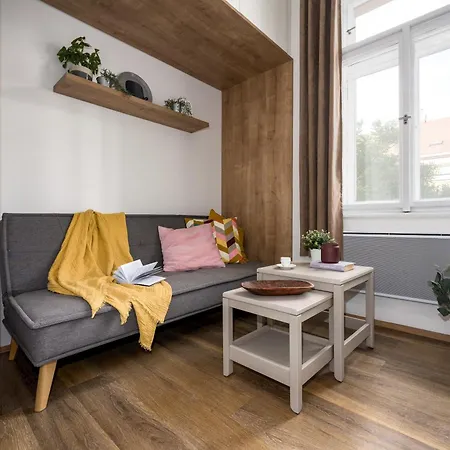 Apartment Days - Cozy - Netflix - Hip Karlin