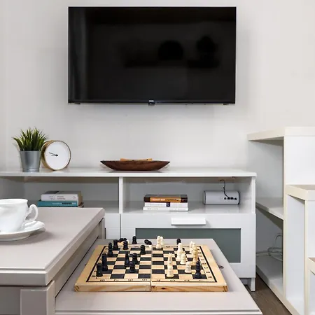 Days - Cozy - Netflix - Hip Karlin Apartment Prague