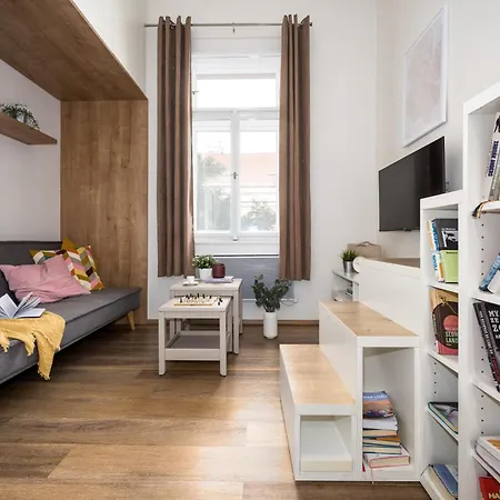 Apartment Days - Cozy - Netflix - Hip Karlin