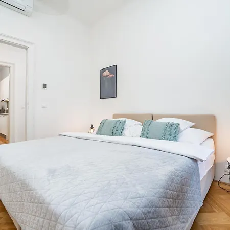 Cute With The Terrace And Ac