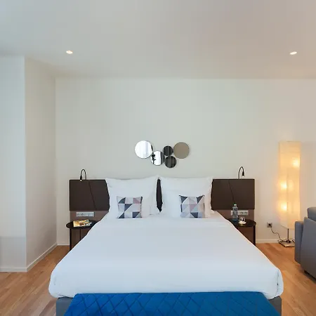 Cube Hotell 4*
