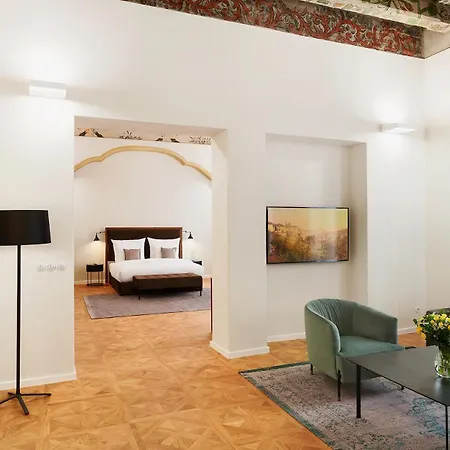 Cube Hotell 4*
