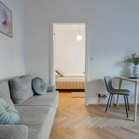 Seifertova Apartment Prag