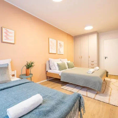 アパート Spacious 3br - 2 Parking Spots, Full Kitchen, By Gravity プラハ