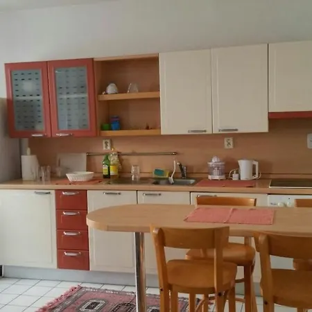 Pleasant Close To Center Prag