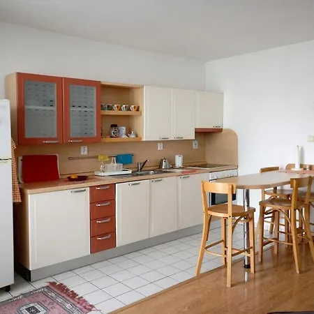 Pleasant Close To Center * Prag