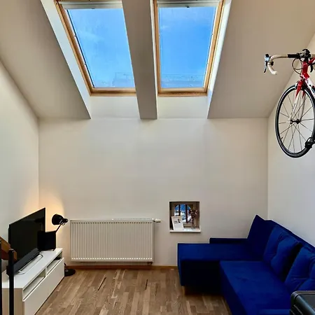 Charming Duplex Loft In Center Apartment *