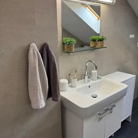 Charming Duplex Loft In Center Apartment *