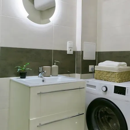 Charm Deco Near Old Town, All-friendly Apartment
