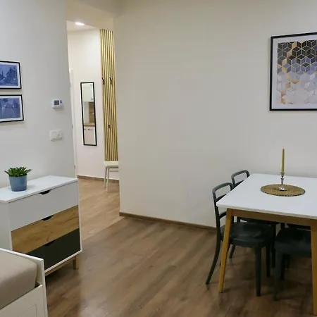 Apartment Charm Deco Near Old Town, All-friendly *