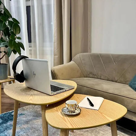 Charm Deco Near Old Town, All-friendly Apartment *