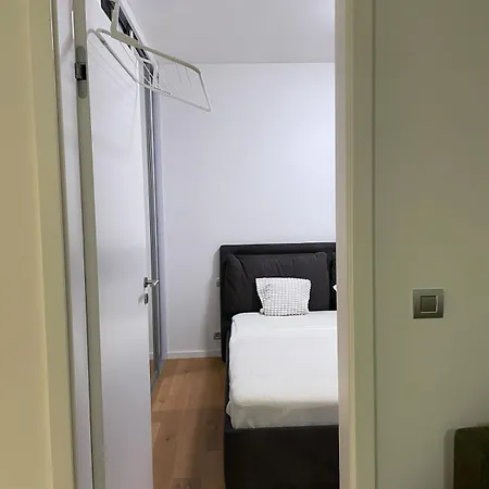 Peaceful Escape & Cozy Backyard Apartment Prague