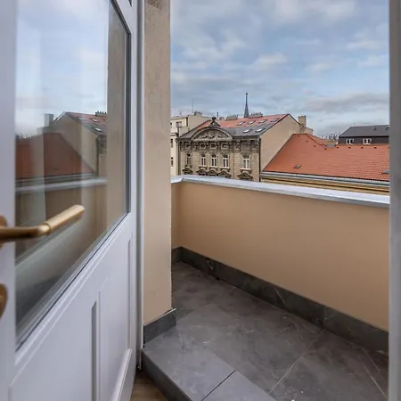 Modern & Stylish Jecna Apartment