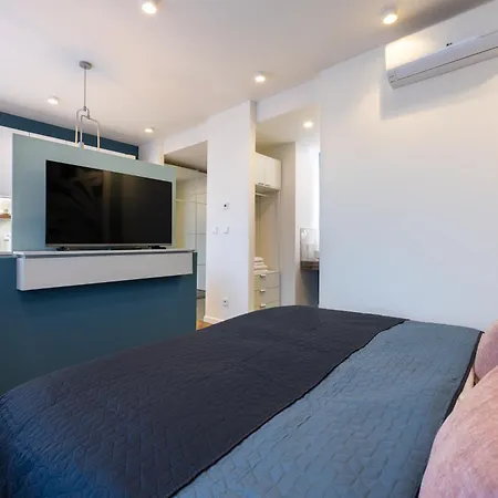 Modern & Stylish Jecna Apartment Prague