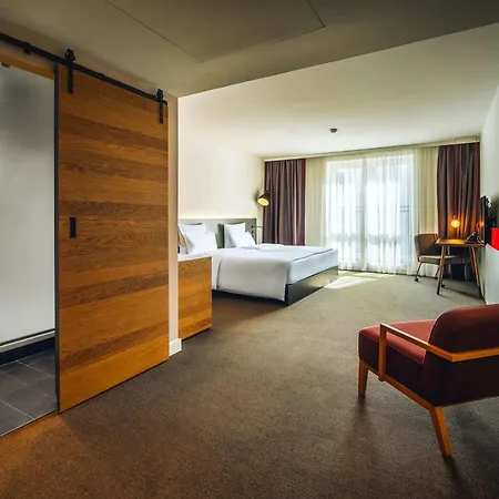 Pentahotel Hotel 4*