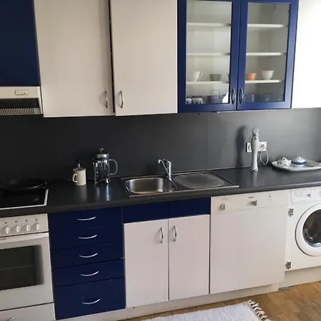 Live At In A Popular Large Apartamento Praga