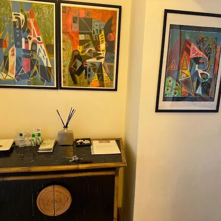 Live At In A Popular Large Apartamento