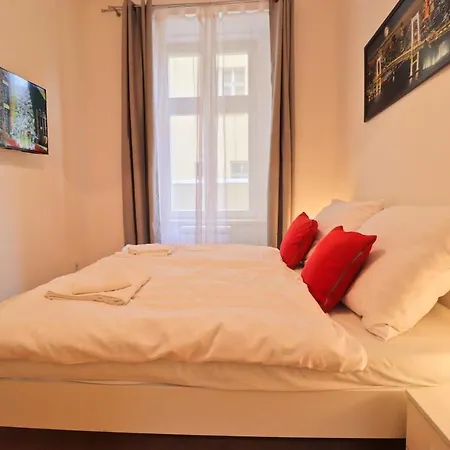 Apartman Spacious In The Center Of